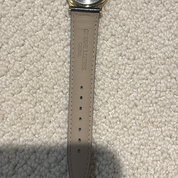 Disney Mickey and Minnie Cast Exclusive 1998 Holiday Celebration Watch - Picture 3 of 4